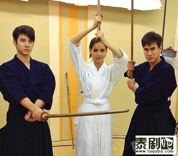 泰星Yaya和Mario、Nadech一起苦练剑道5