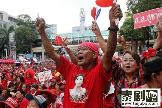 泰国红衫军在曼谷再次大规模集会0