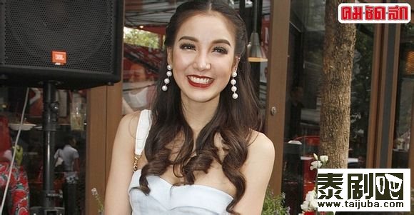 Boy否认暗中与Margie交往  Pat承认与某圈外男子已不再交谈剧照、海报1