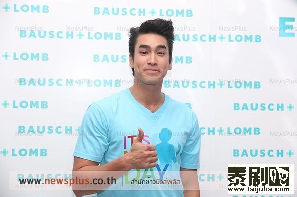 Nadech打算月中与母亲做供僧衣功德活动 感谢Yaya腿部受伤而咬牙登上演唱会0