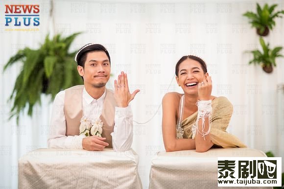 Top与Noon Siraphun这对爱侣举行了婚礼