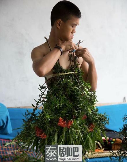 泰国少年daewzii蔬菜花草服饰照走红网络 忍住别笑喷