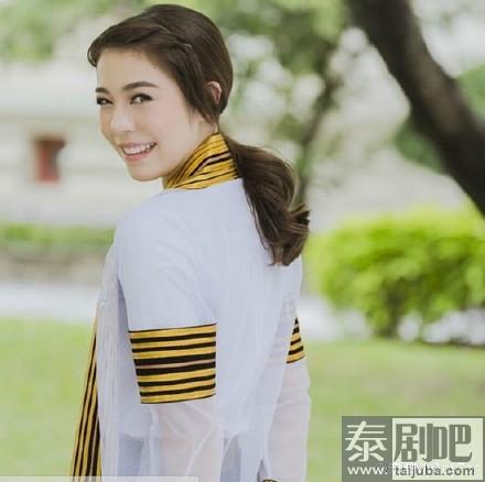 朱拉隆功大学毕业生将领取学位