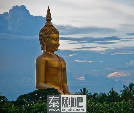 泰国旅游:红统府WAT MUANG寺世界上最高最大的金身佛像 