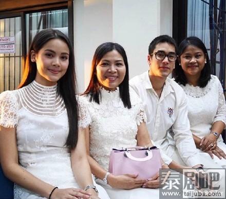 Ae带领Nadech&Yaya&JamesMa&Noey等做功德现场照