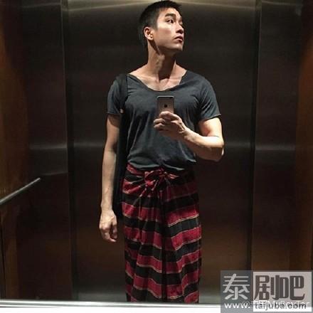 泰星Nadech缅甸之行穿纱笼照