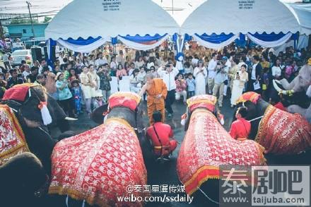 泰国旅游：龙仔厝府Tha Mai佛寺卡廷节盛况