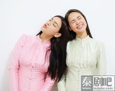 泰星Yaya&Kim身穿泰服参加Kathin活动照