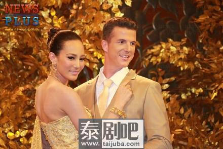 泰星Charm与男友James婚礼现场照