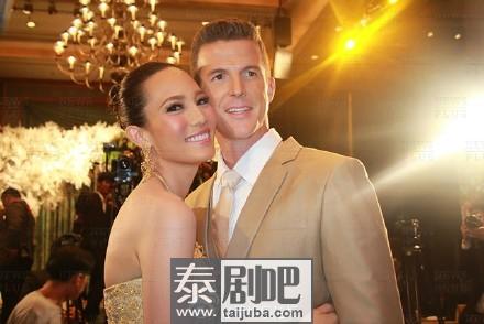 泰星Charm与男友James婚礼现场照