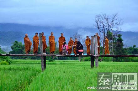 泰国旅游:泰国最长的木桥长达600米的苏东佩木桥美景