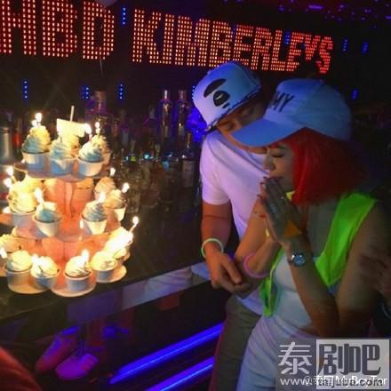 泰星Kim荧光生日会现场照