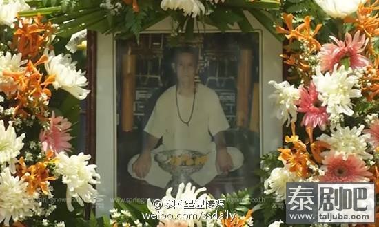 清迈105岁夫妻相爱老伴过世