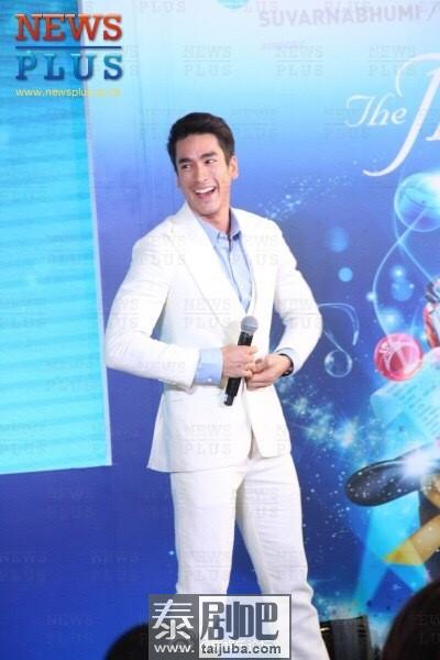 泰星Nadech出席活动照