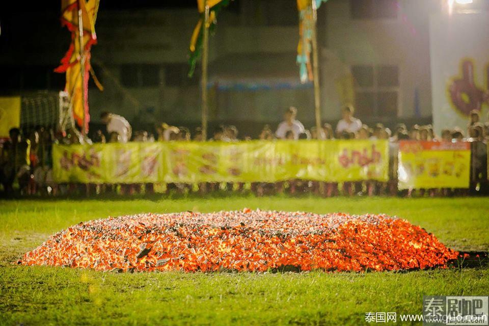 泰国普吉斋节现场照