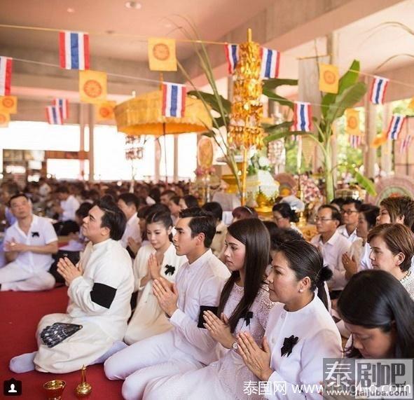 泰星Nadech与Yaya参加功德盛会