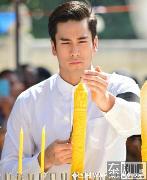 泰星Nadech与Yaya参加功德盛会