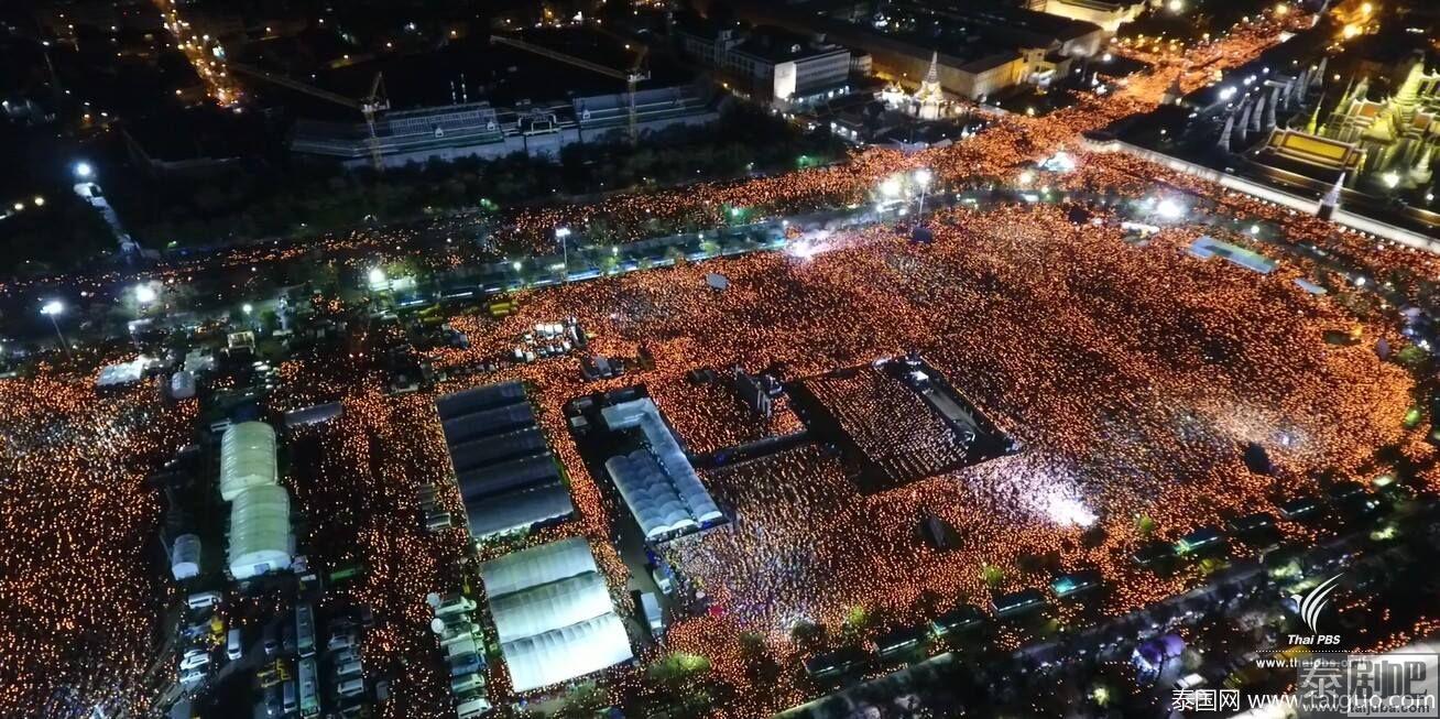 泰国万民秉烛大合唱现场照