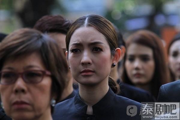 CH3台泰星群聚皇家田广场参与歌唱国王颂歌活动