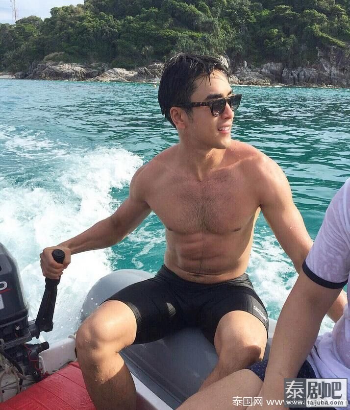 泰星Nadech度假照