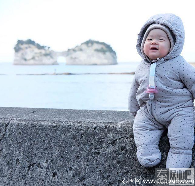 泰星徐志贤携妻女游日本照