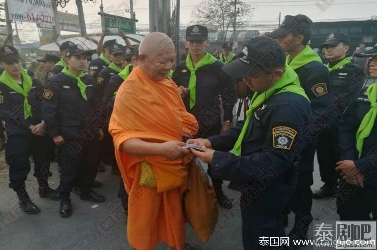 泰国军警严查法身寺