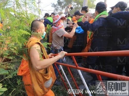 泰国法身寺弟子与军警发生冲突