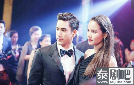 泰星Nadech与Yaya分获最具人气男女艺人奖