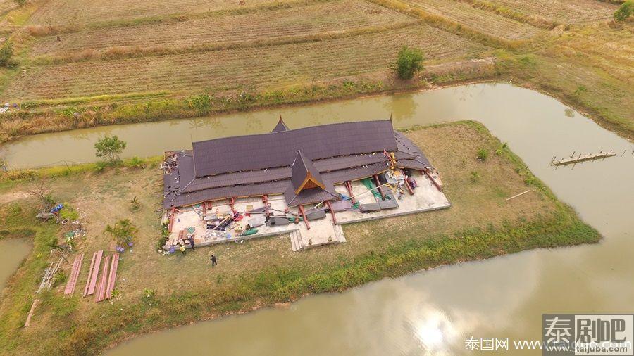 一场热带风暴吹垮了泰国一座寺庙