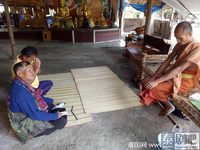 一场热带风暴吹垮了泰国一座寺庙