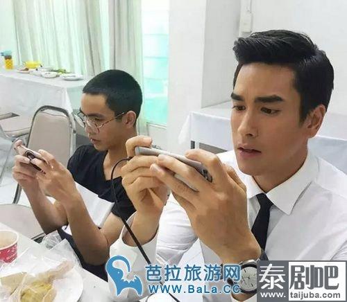 泰星Nadech与弟弟Kan形影不离