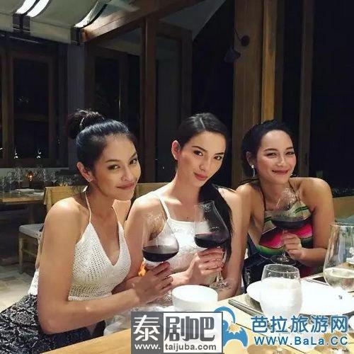 泰国女神导师Bee与学员海边度假大晒美图