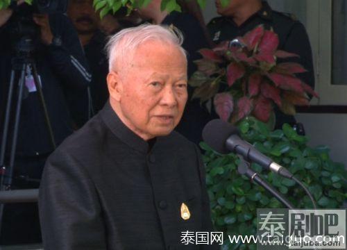 泰国总理巴育携内阁成员和军官送宋干节祝福