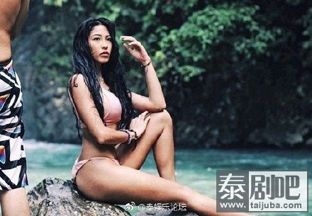 泰国女歌手Waii与男友甜蜜出游