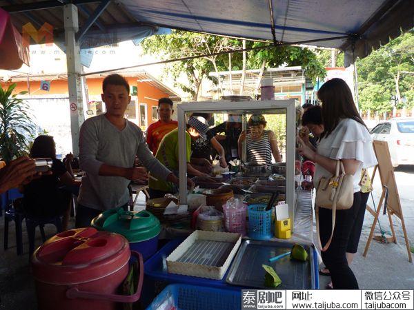 泰国大妈10铢快餐卖了10年