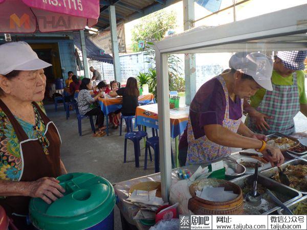 泰国大妈10铢快餐卖了10年