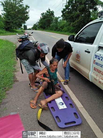 泰国老奶奶沿街乞讨至无法站立