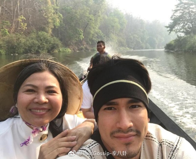 泰星Nadech与妈妈湄宏顺府游玩